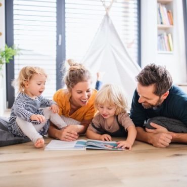 Familia jugando